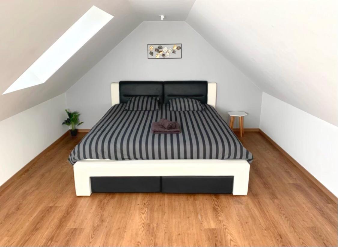 Loft Evasion , Parking Gratuit , 5 Min Auxerre Apartment Moneteau Exterior photo